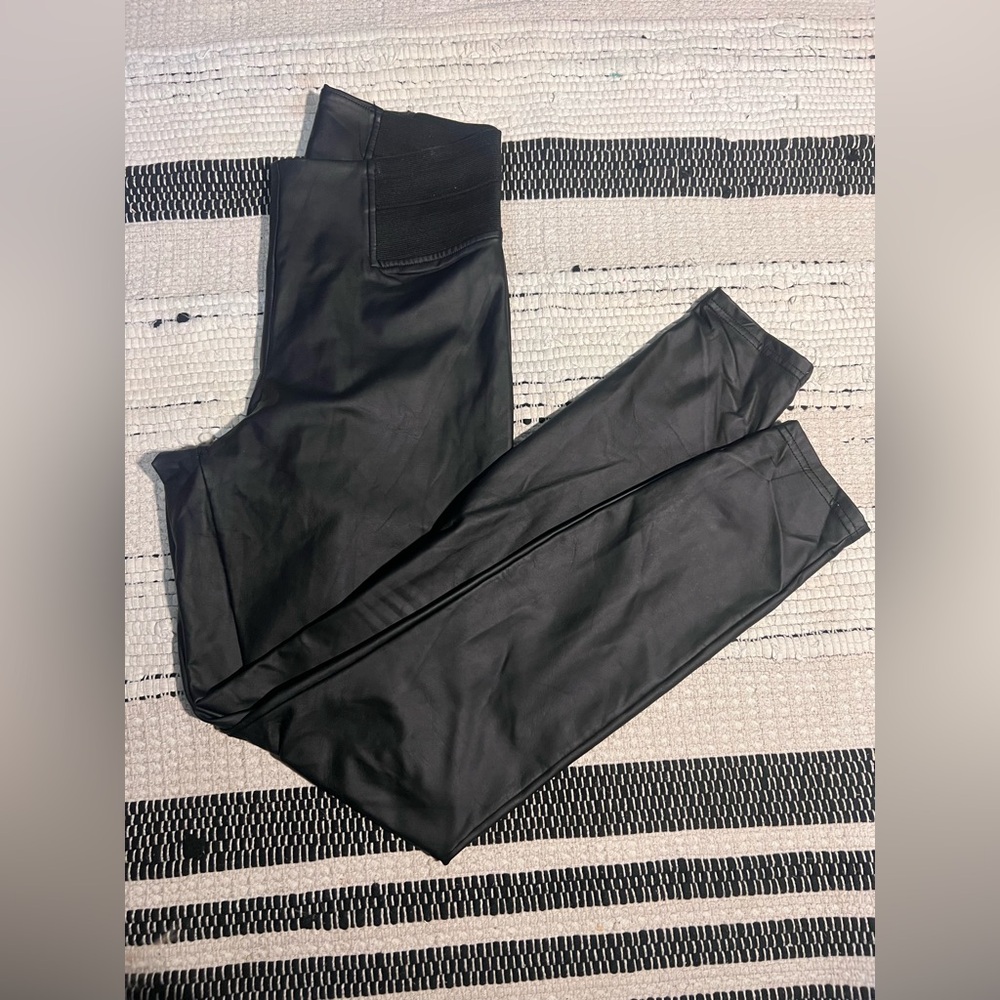 Simply Vera Vera Wang Black Faux Leather leggings
